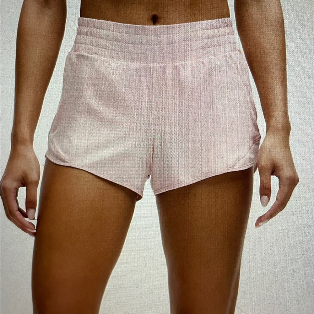 Lululemon pink haze hotty hi rise short sz 8